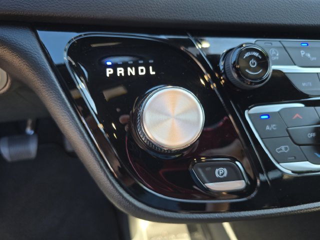 Used 2025 Chrysler Pacifica Select FWD image 34