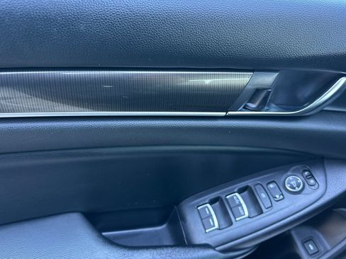 Used 2018 Honda Accord Sport image 11