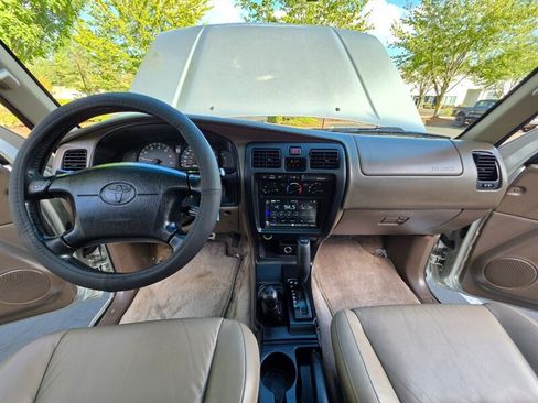 Used 2002 Toyota 4Runner SR5 AWD/4WD image 13