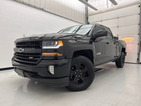 Used 2017 Chevrolet Silverado 1500 LT w/ Midnight Edition AWD/4WD image 3