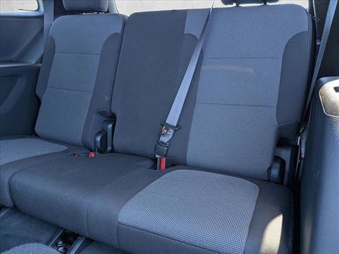 Used 2023 Chevrolet Traverse LT FWD image 19