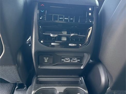 New 2025 Jeep Grand Cherokee L Limited image 25