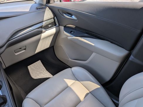 Used 2023 Cadillac XT4 Premium Luxury w/ Cold Weather Package FWD image 15