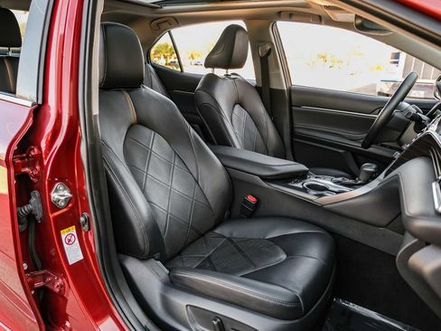 Used 2018 Toyota Camry XLE image 35