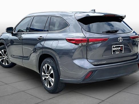 Used 2021 Toyota Highlander XLE FWD image 12