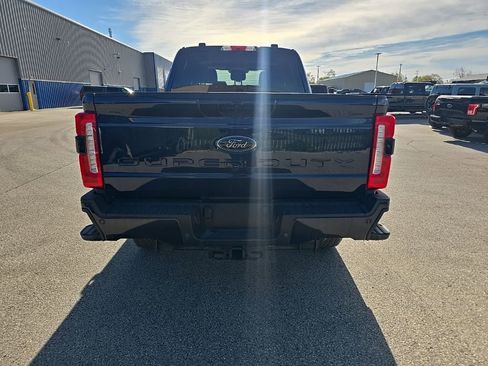 Used 2025 Ford F250 Lariat w/ Black Appearance Package AWD/4WD image 5