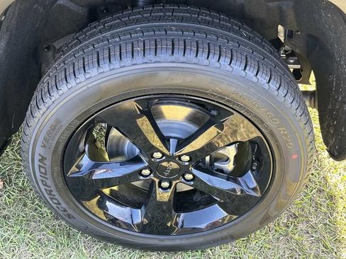 New 2025 Jeep Grand Cherokee L Limited w/ Luxury Tech Group II image 21