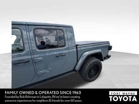 Used 2025 Jeep Gladiator Mojave AWD/4WD image 4