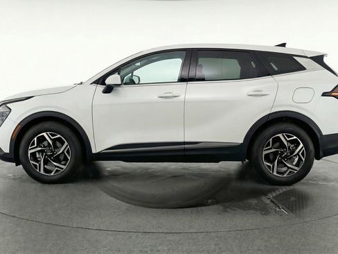 Used 2025 Kia Sportage LX image 5