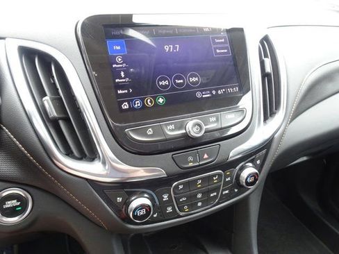 Used 2022 Chevrolet Equinox Premier FWD image 17