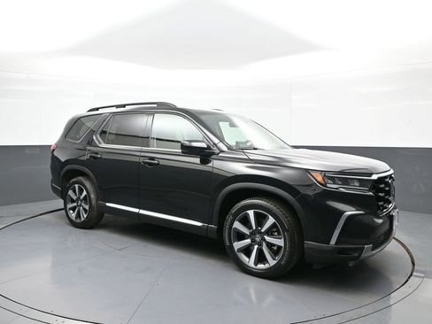 Certified 2024 Honda Pilot Touring image 4