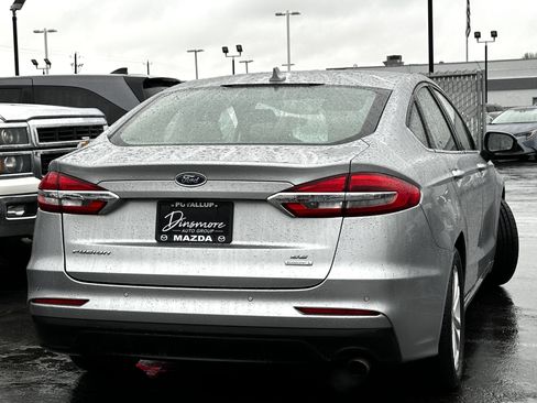 Used 2020 Ford Fusion SE image 5