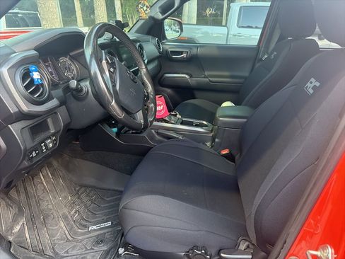 Used 2017 Toyota Tacoma TRD Sport w/ Tow Package (A/T) AWD/4WD image 2