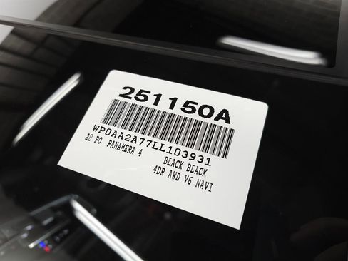 Used 2020 Porsche Panamera image 38