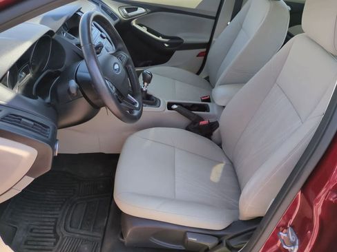 Used 2016 Ford Focus SE w/ SE Cold Weather Package FWD image 16