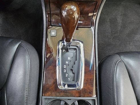 Used 2008 Cadillac DTS Performance image 32