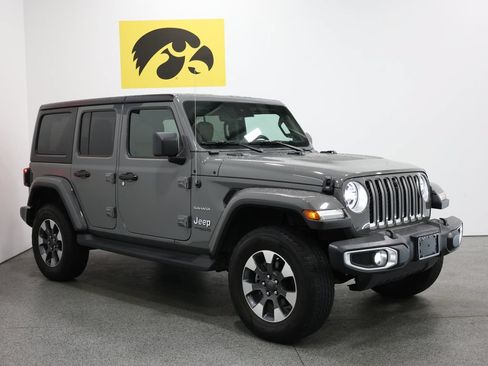 Used 2022 Jeep Wrangler Unlimited Sahara w/ Dual Top Group AWD/4WD image 6