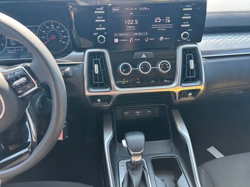 Certified 2023 Kia Sorento LX AWD/4WD image 8