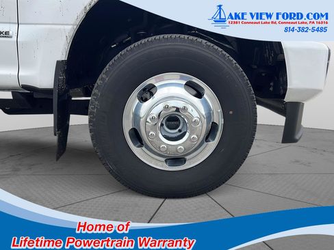 Used 2022 Ford F350 Platinum AWD/4WD image 3