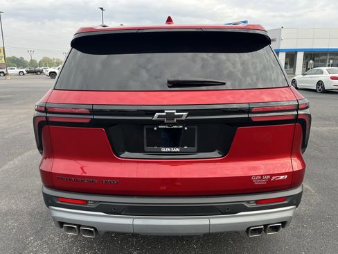 Used 2024 Chevrolet Traverse Z71 image 3