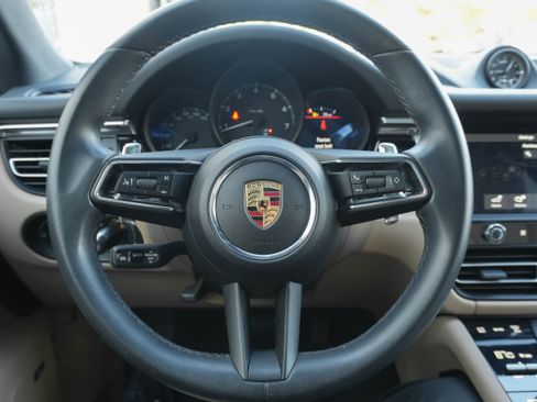Used 2024 Porsche Macan image 18