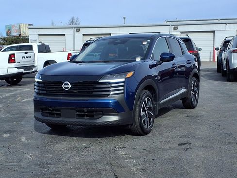 Used 2025 Nissan Kicks SV image 2