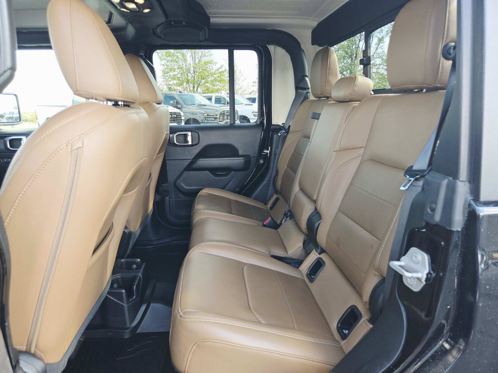 Used 2020 Jeep Gladiator Overland w/ Popular Equipment Package AWD/4WD image 13