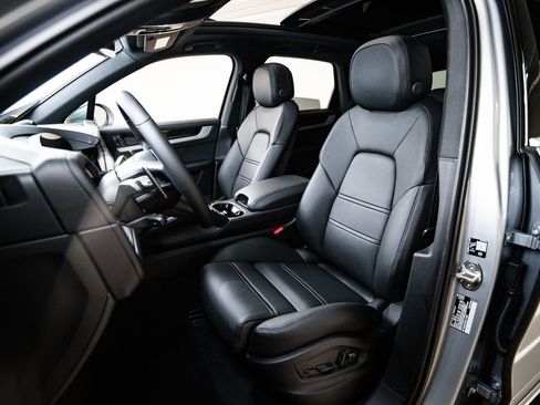 New 2026 Porsche Cayenne E-Hybrid AWD/4WD image 5
