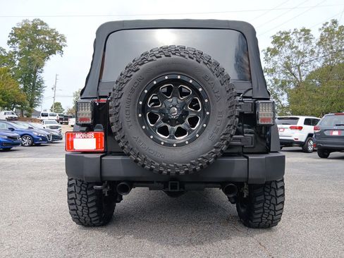 Used 2014 Jeep Wrangler Unlimited Rubicon image 7