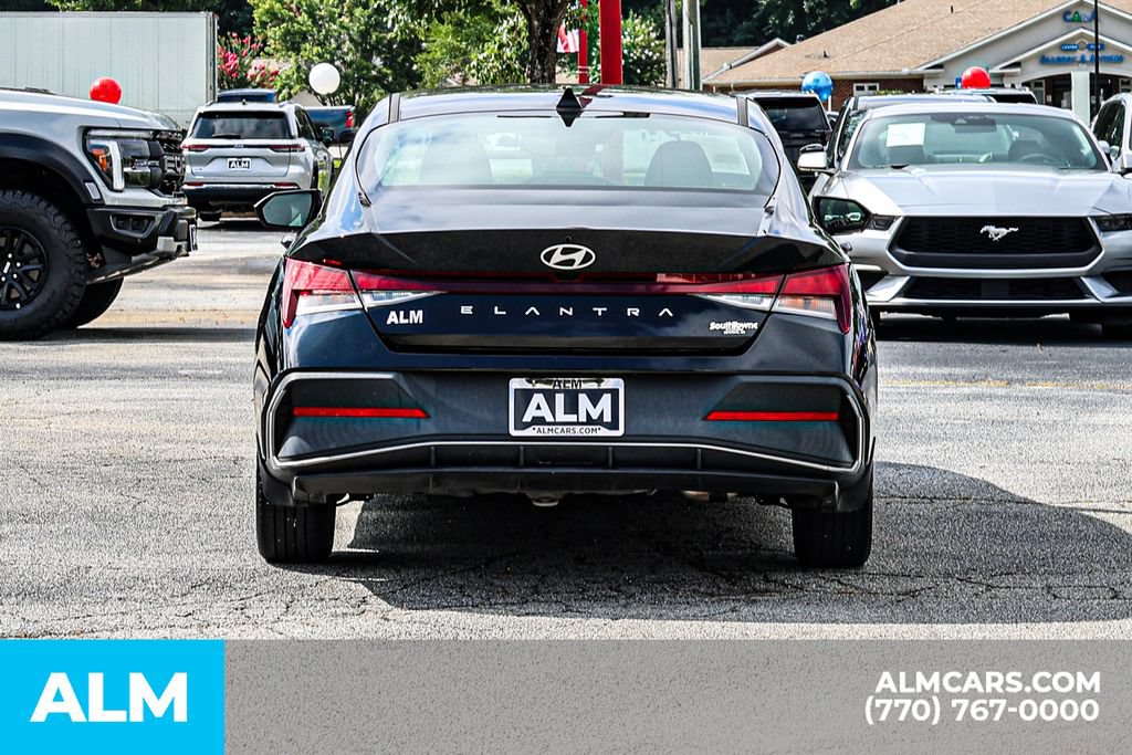 Used 2024 Hyundai Elantra SEL FWD image 11