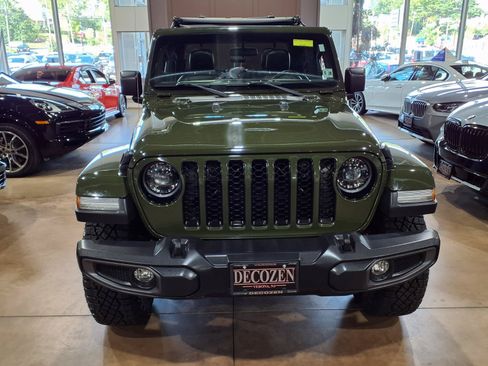 Used 2023 Jeep Gladiator Sport AWD/4WD image 2