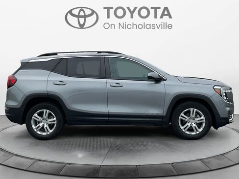 Used 2023 GMC Terrain SLE w/ Driver Convenience Package FWD image 6