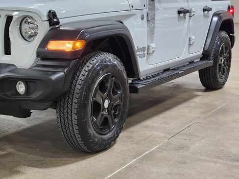 Used 2021 Jeep Wrangler Unlimited Sport AWD/4WD image 17