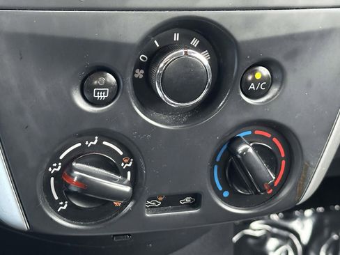 Used 2016 Nissan Versa SV FWD image 11