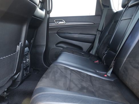 Used 2019 Jeep Grand Cherokee Altitude AWD/4WD image 21