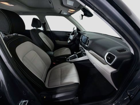 Used 2025 Hyundai Venue SEL FWD image 32