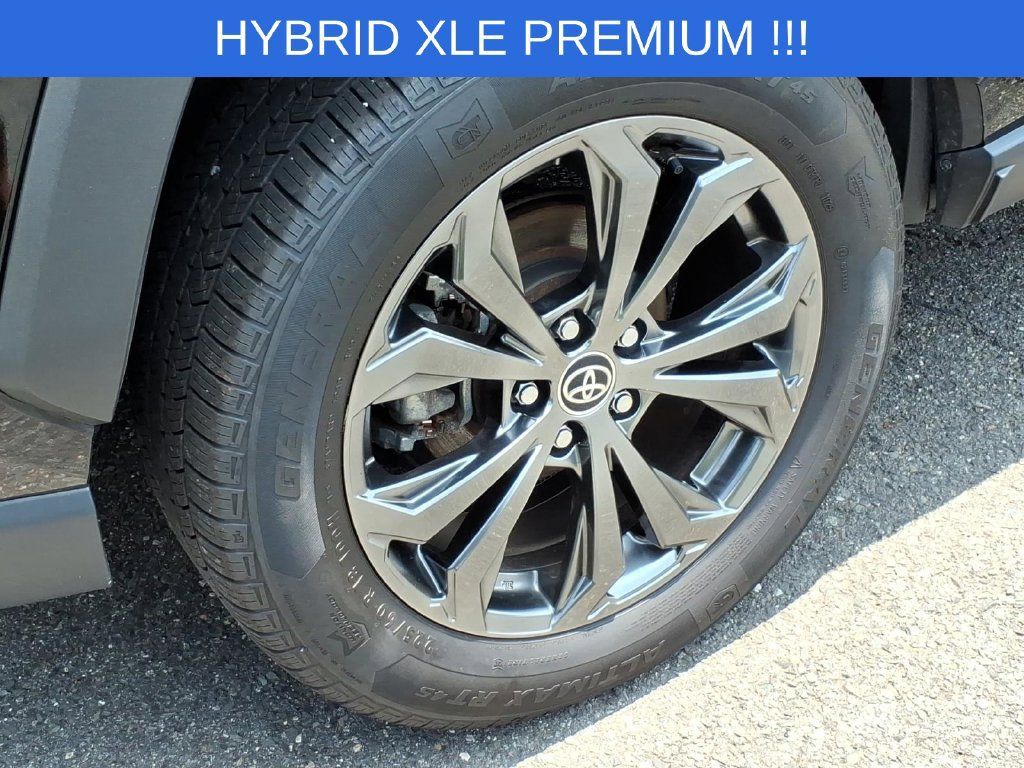 Used 2023 Toyota RAV4 XLE Premium AWD/4WD image 7