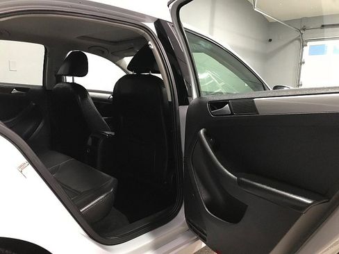 Used 2017 Volkswagen Jetta SE image 15