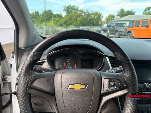 Used 2018 Chevrolet Trax LS AWD/4WD image 12
