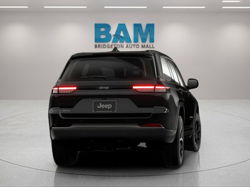 New 2026 Jeep Grand Cherokee Altitude image 7