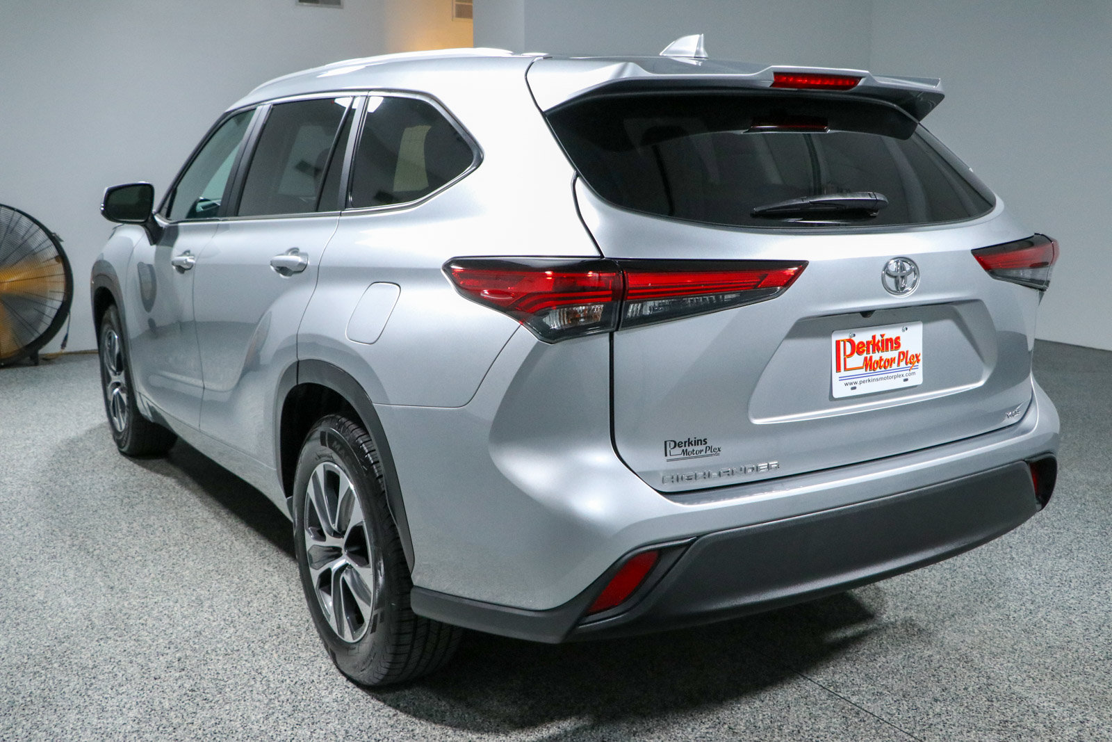 Used 2023 Toyota Highlander XLE FWD image 9