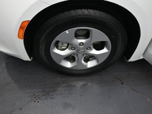 Used 2017 Chrysler Pacifica Touring Plus image 39