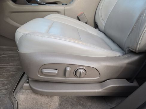 Used 2019 Chevrolet Traverse LT w/ LT Premium Package FWD image 17