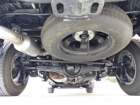 Used 2025 Toyota Tacoma SR5 AWD/4WD image 12