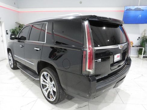 Used 2016 Cadillac Escalade Luxury RWD image 5