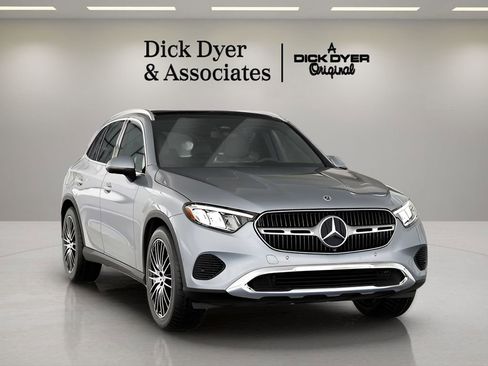 Used 2026 Mercedes-Benz GLC 300 image 4