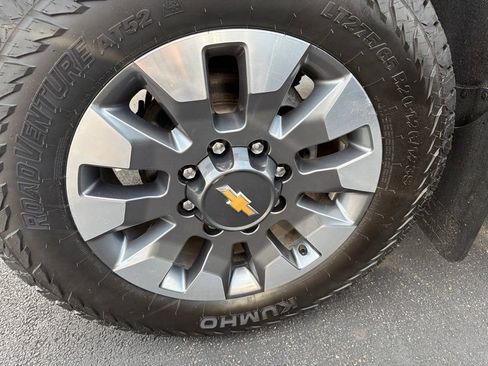 Used 2022 Chevrolet Silverado 2500 Custom w/ Custom Convenience Package AWD/4WD image 2