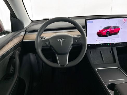 Used 2025 Tesla Model Y Long Range image 16