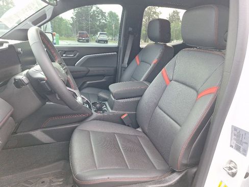 Used 2023 Chevrolet Colorado Z71 w/ Z71 Convenience Package 2 AWD/4WD image 3