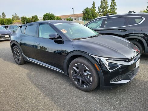 Used 2025 Kia EV6 Light image 2